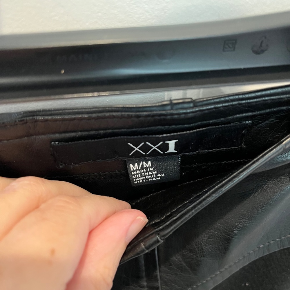 Forever 21 faux leather on half of skirt black skirt Size Medium see notes - Picture 4 of 10